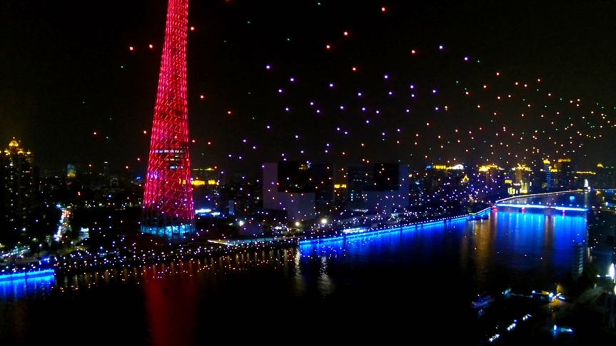 The ��Meteor Sky�� 1000 UAV formation reflecting the night view of the Canton Tower and the Pearl River